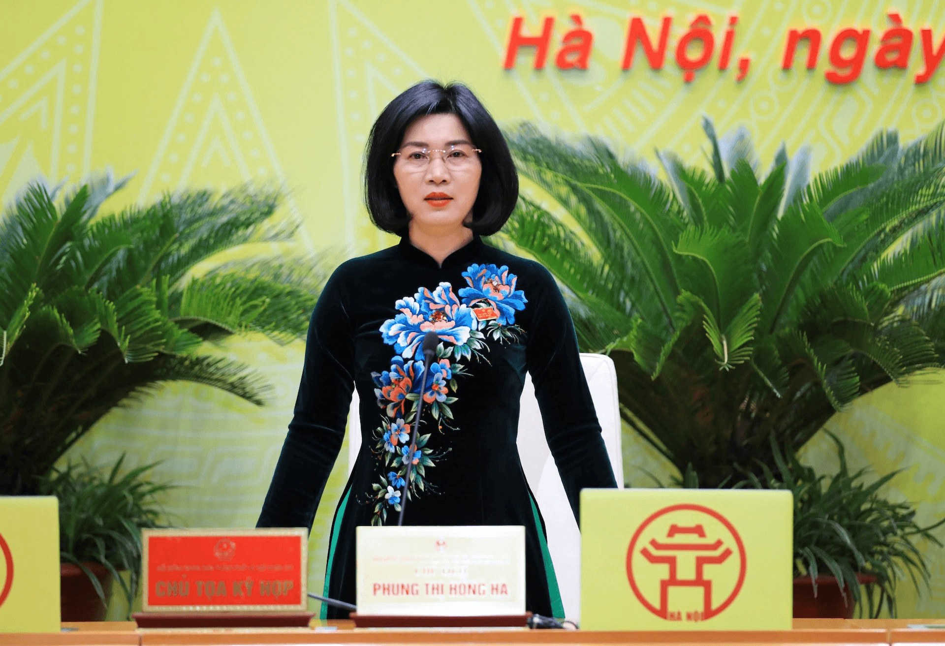 Đồng chí Phùng Thị Hồng Hà được bầu giữ chức Chủ tịch Hội đồng nhân dân TP Hà Nội