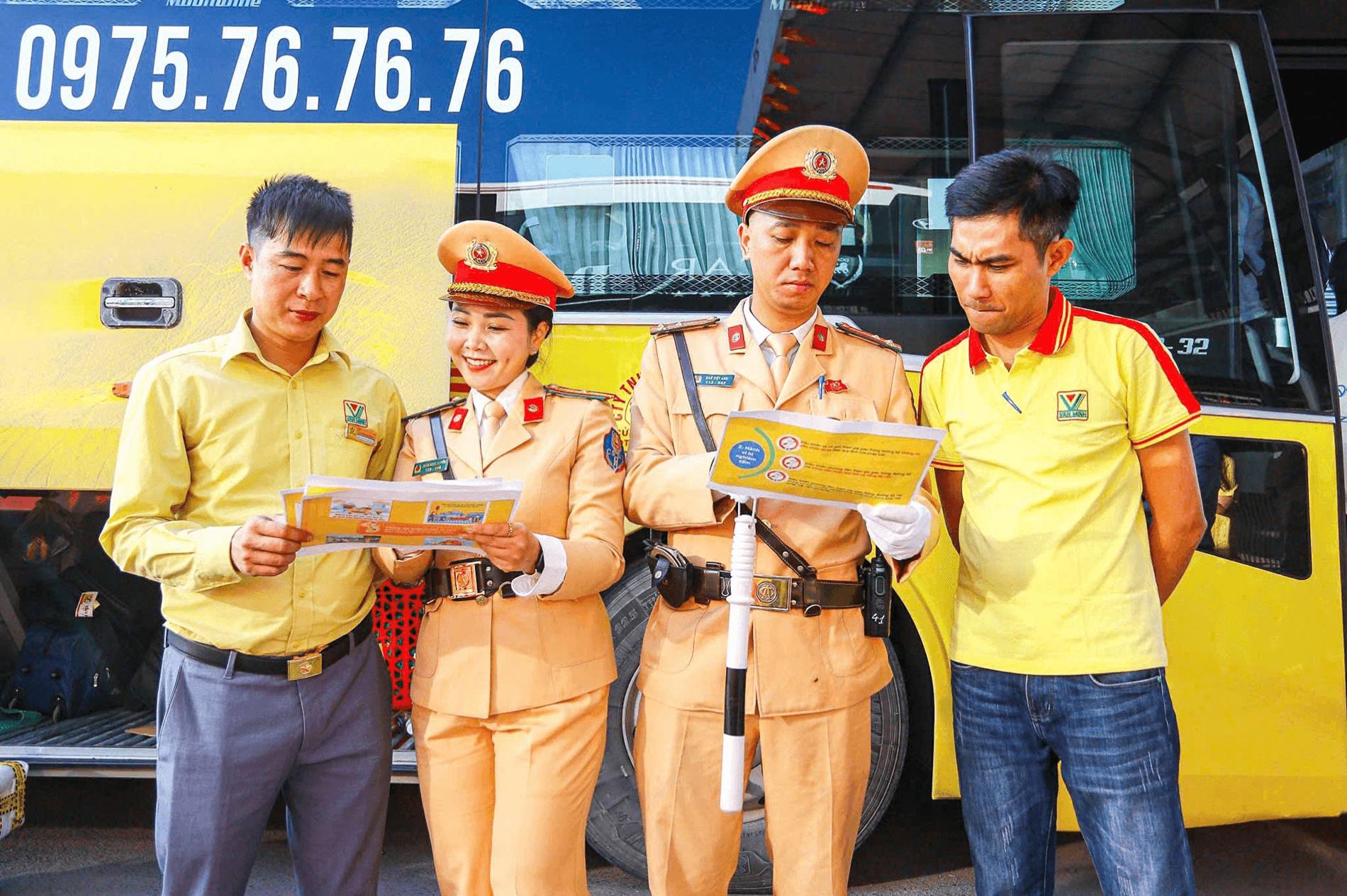 Hà Nội: Tuyên truyền, ký cam kết bảo đảm an toàn vận tải hành khách tại Bến xe Nước Ngầm