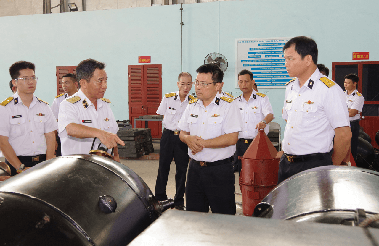 Tuổi trẻ Hải quân xung kích làm chủ khoa học công nghệ