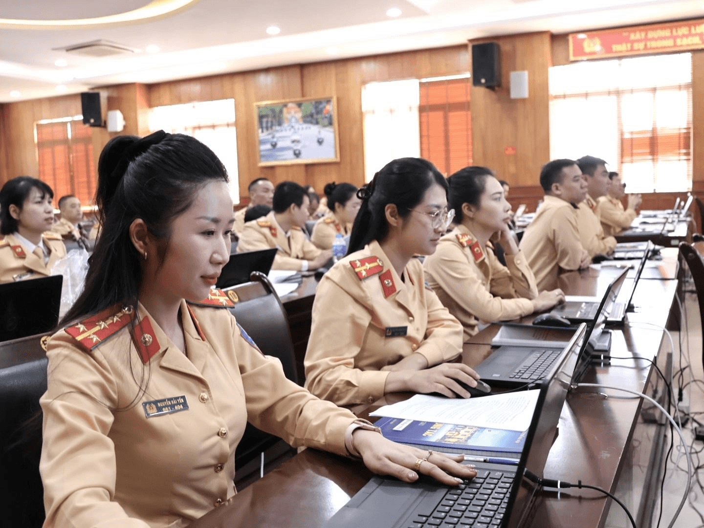 Hà Nội: Cảnh sát giao thông tập huấn sử dụng chữ ký số trong xử lý vi phạm hành chính