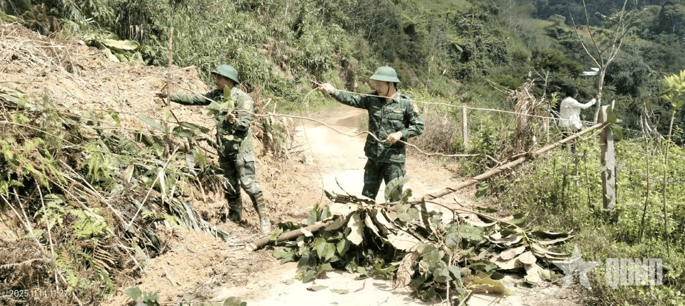 Đà Nẵng: Sạt lở đất tại xã biên giới Hùng Sơn, nghi 3 người dân bị vùi lấp