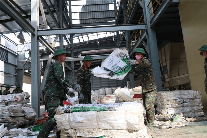 Thủ tướng Chính phủ yêu cầu tập trung khôi phục sản xuất kinh doanh, ổn định đời sống nhân dân sau bão lũ