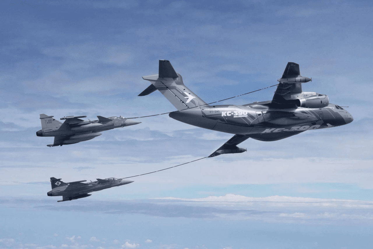Quân sự thế giới hôm nay (15-11): Brazil hoàn tất thử nghiệm tiếp nhiên liệu giữa KC-390 và tiêm kích Gripen E