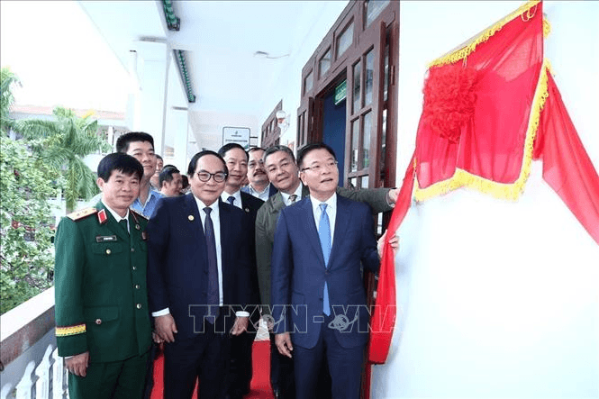 Phó thủ tướng Lê Thành Long dự Lễ kỷ niệm 50 năm thành lập Trường THPT Hàm Rồng