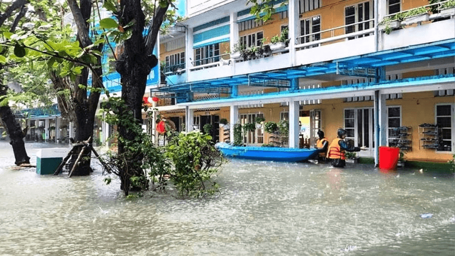 Thành phố Huế cho học sinh nghỉ học trong ngày 17-11 do nước lũ dâng cao