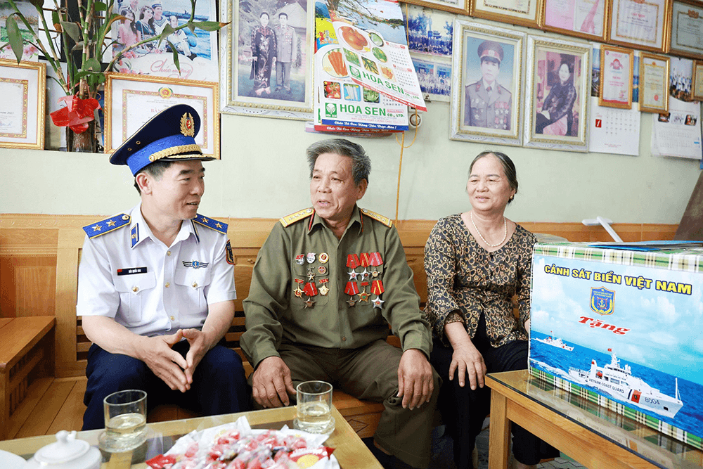 Giúp ngư dân đặc khu Cô Tô chấp hành nghiêm pháp luật