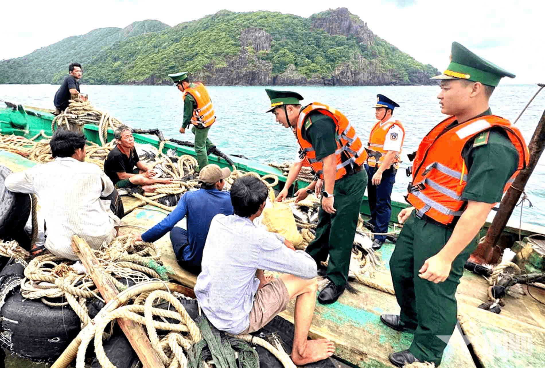 Ban chỉ huy Bộ đội Biên phòng TP Hồ Chí Minh: Cứu vớt kịp thời 5 ngư dân gặp nạn trên biển