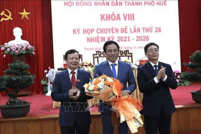 Đồng chí Nguyễn Khắc Toàn được bầu giữ chức Chủ tịch Ủy ban nhân dân thành phố Huế