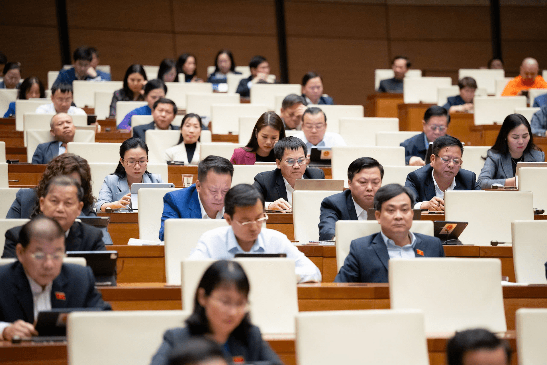 Nhà nước với vai trò đại diện chủ sở hữu đất đai cần kiểm soát và quyết định giá đất