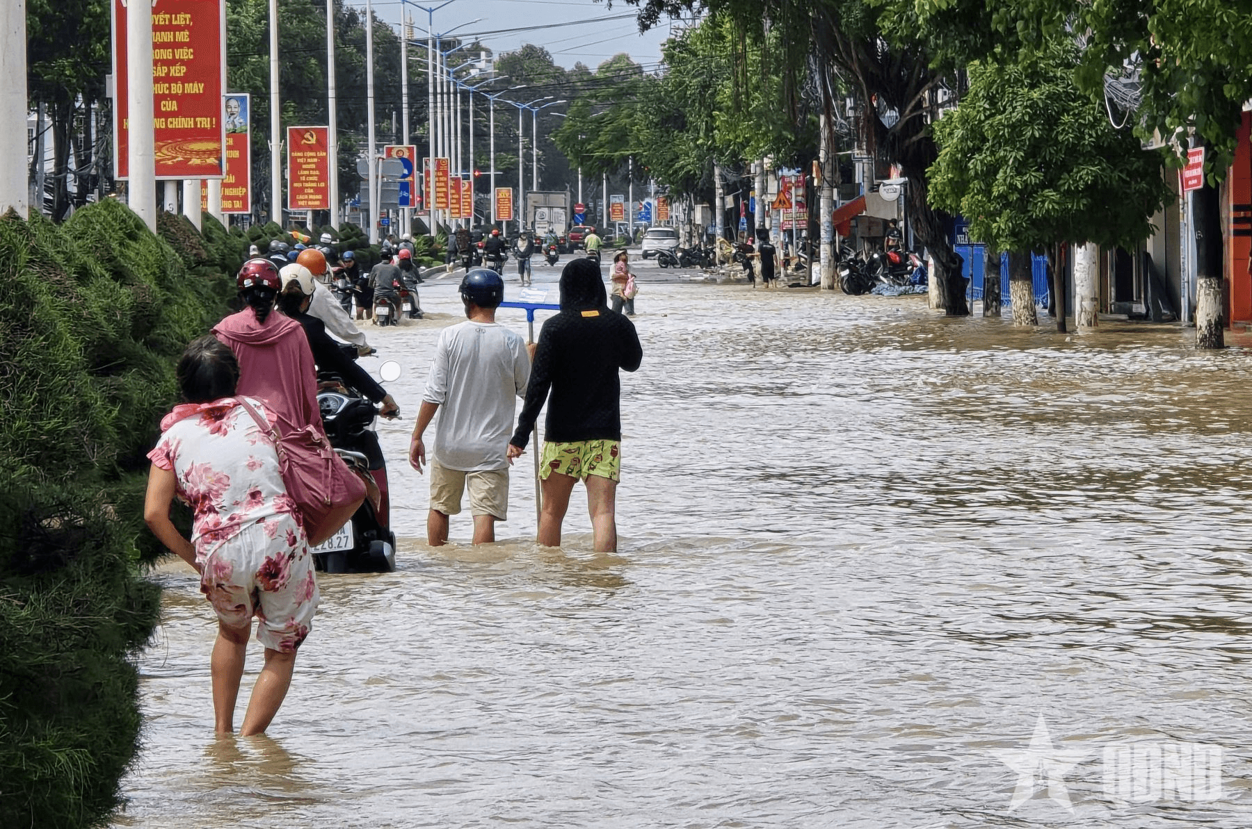Khánh Hòa: Một số khu vực ở phường Tây Nha Trang vẫn ngập sâu