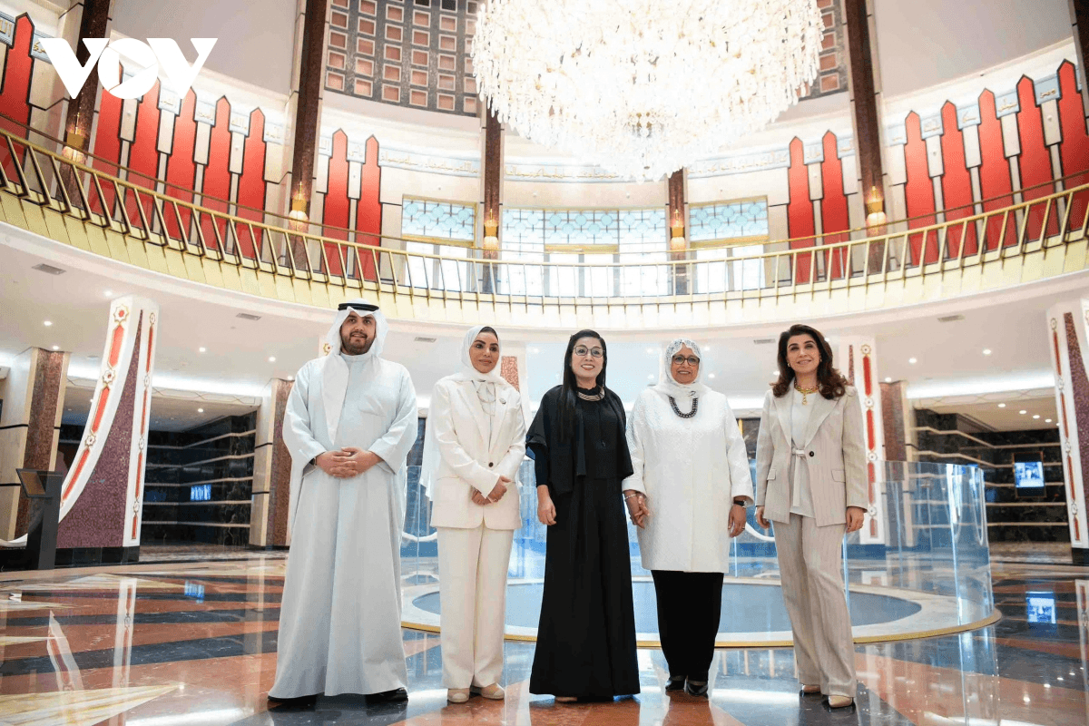Phu nhân Thủ tướng Việt Nam và Kuwait thăm Bảo tàng Cung Al-Salam