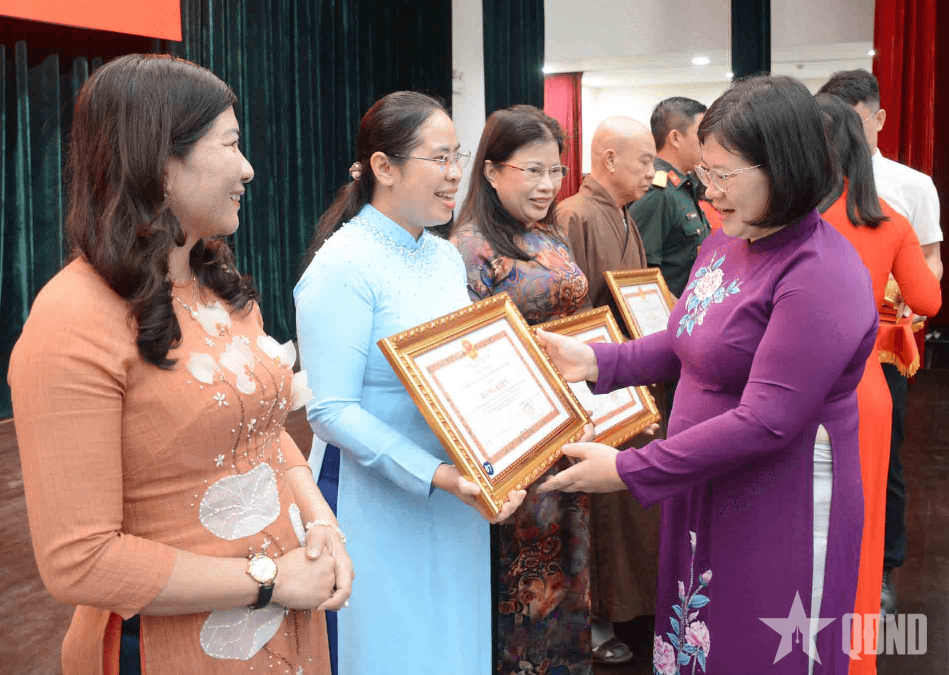 Thành ủy TP Hồ Chí Minh tuyên dương 221 điển hình “Dân vận khéo”