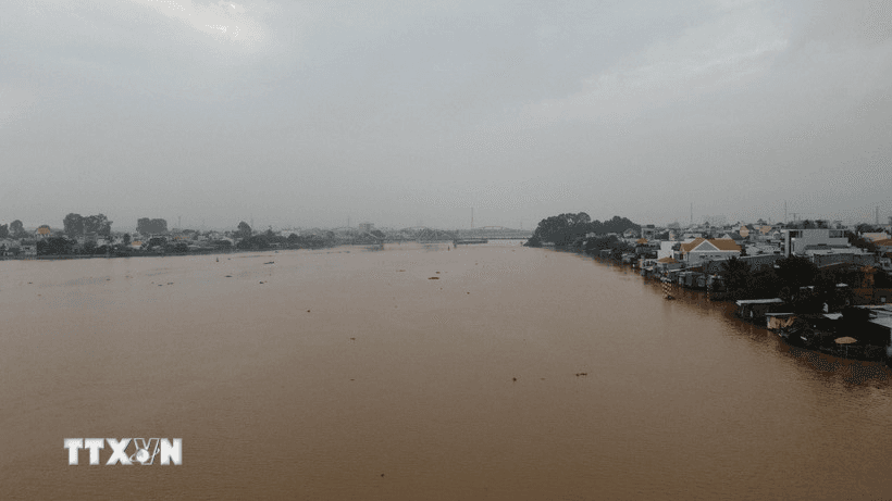 Nước thượng nguồn về hồ lớn, thủy điện Trị An tăng lượng xả lũ