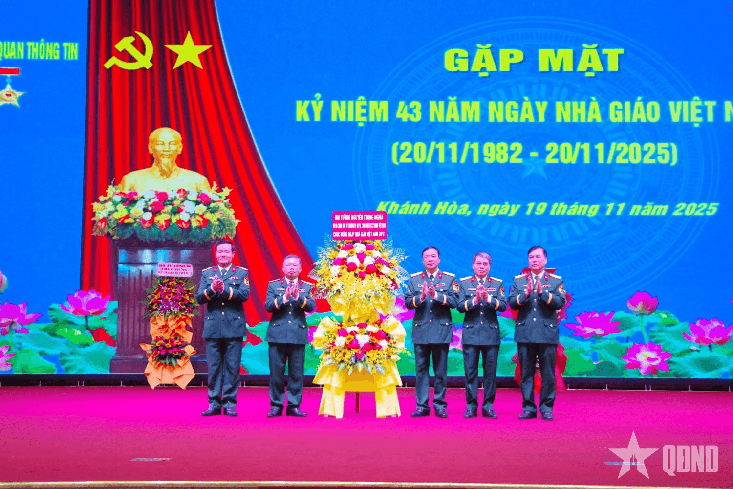 Trường Sĩ quan Thông tin gặp mặt kỷ niệm 43 năm Ngày Nhà giáo Việt Nam