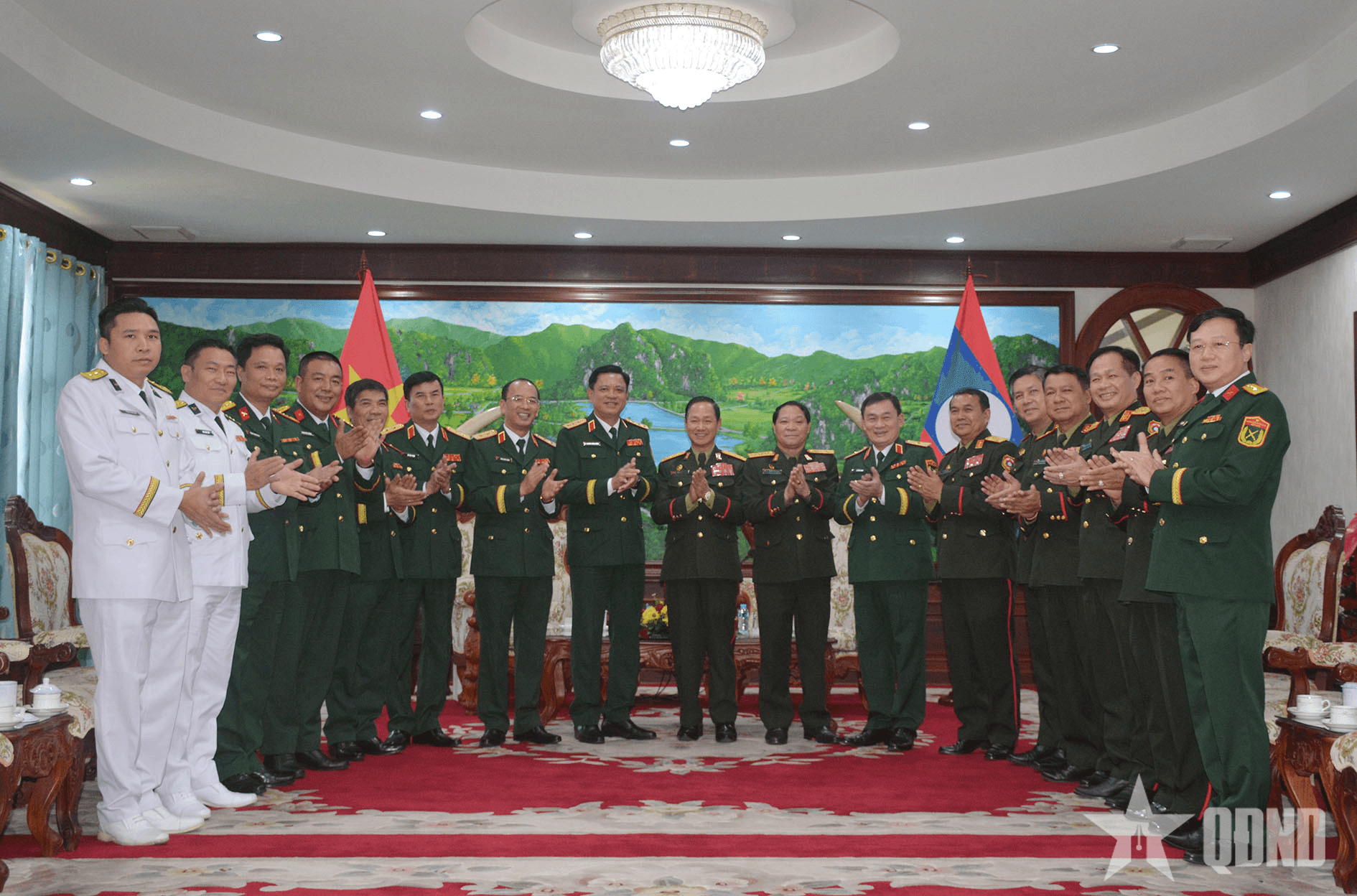 Thượng tướng Nguyễn Trường Thắng chào xã giao Bộ trưởng Bộ Quốc phòng Lào
