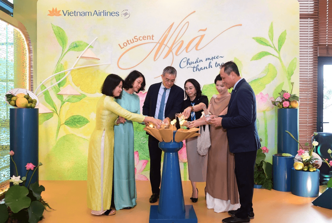 Vietnam Airlines “kể chuyện bằng hương sen” với hệ sinh thái mùi hương Nhã trên toàn hành trình bay