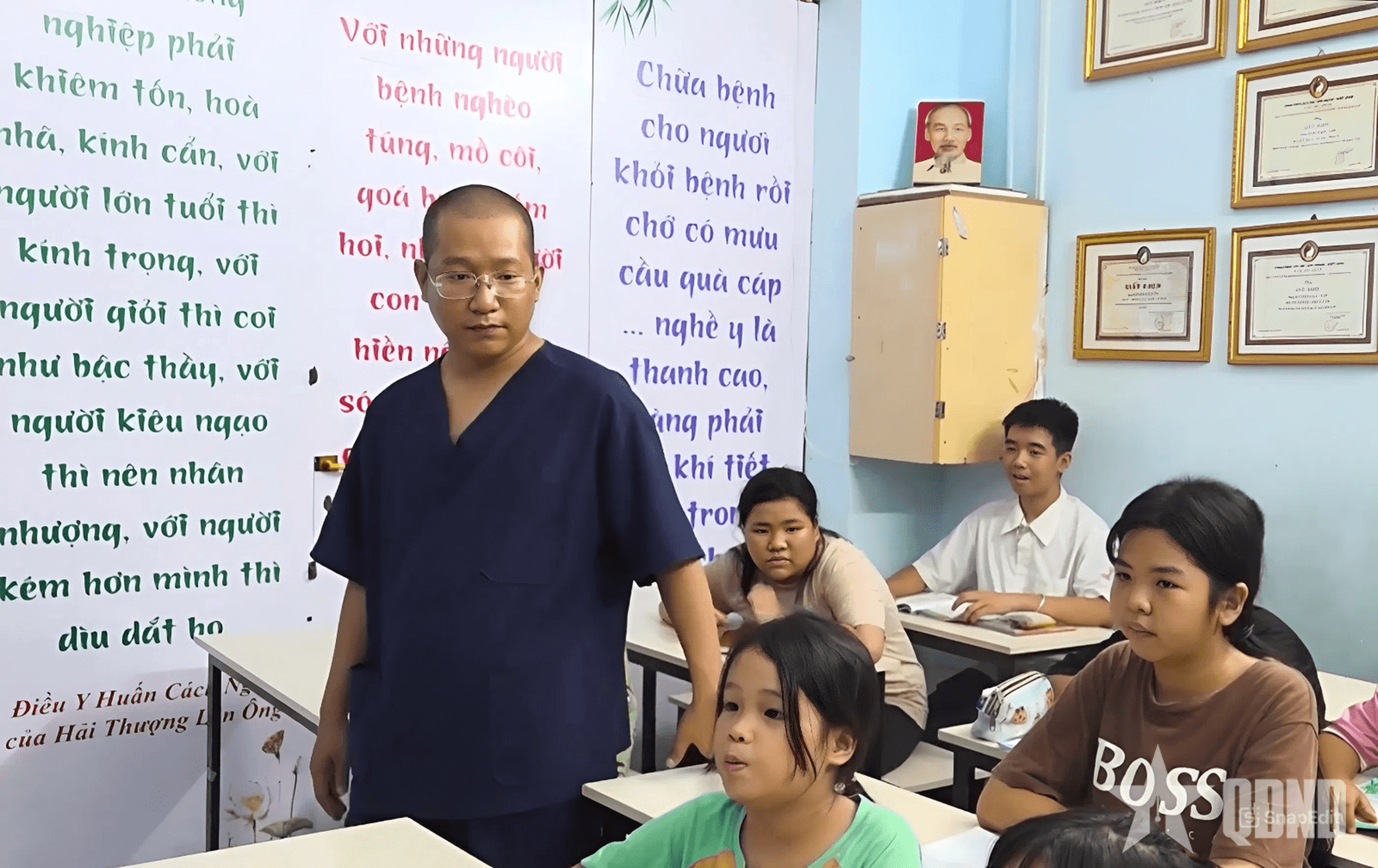 Hơn mười năm vun gốc tri thức nâng bước trẻ khó khăn