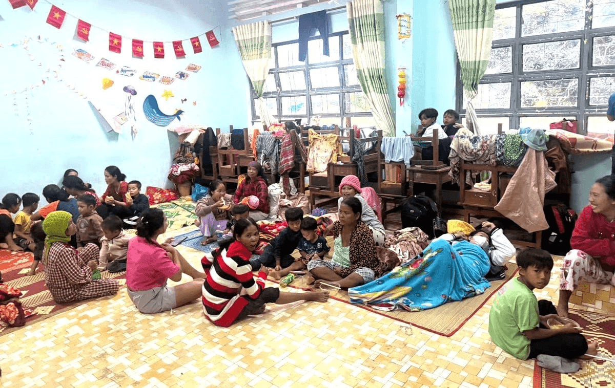 Mưa lũ, sạt lở đất làm 67.717 nhà ngập, 50 người chết và mất tích