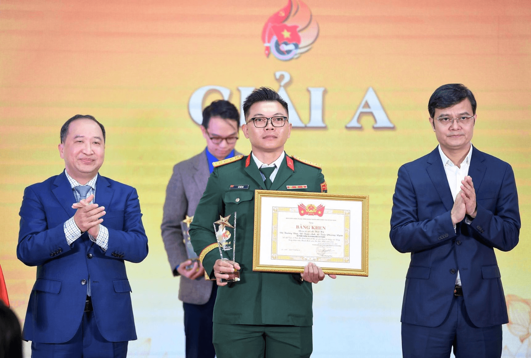Nhóm tác giả của Quân đội đoạt Giải A Cuộc thi chính luận về bảo vệ nền tảng tư tưởng của Đảng trong đoàn viên, thanh thiếu niên