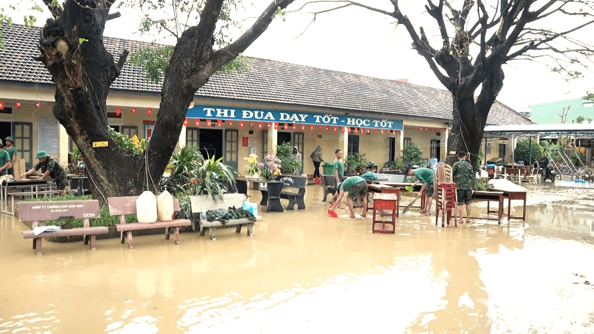 Lực lượng vũ trang Quân khu 5 tận tình, tận nghĩa giúp dân