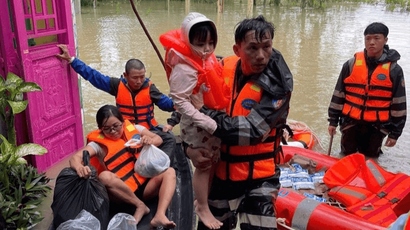 Bộ tư lệnh Cảnh sát cơ động huy động tối đa lực lượng hỗ trợ nhân dân vùng lũ miền Trung