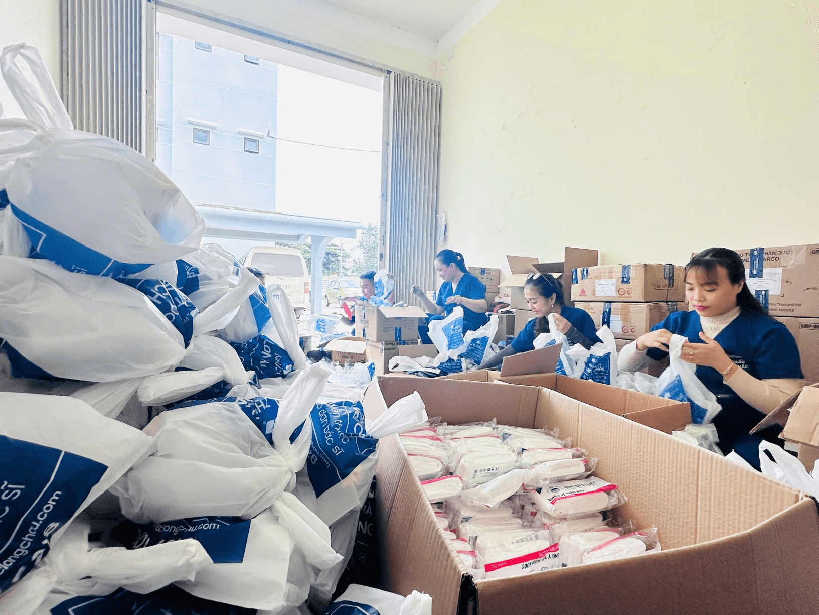 Hỗ trợ khẩn cấp 3 tấn thuốc chữa bệnh cho đồng bào bị thiệt hại nặng nề ở vùng lũ miền Trung