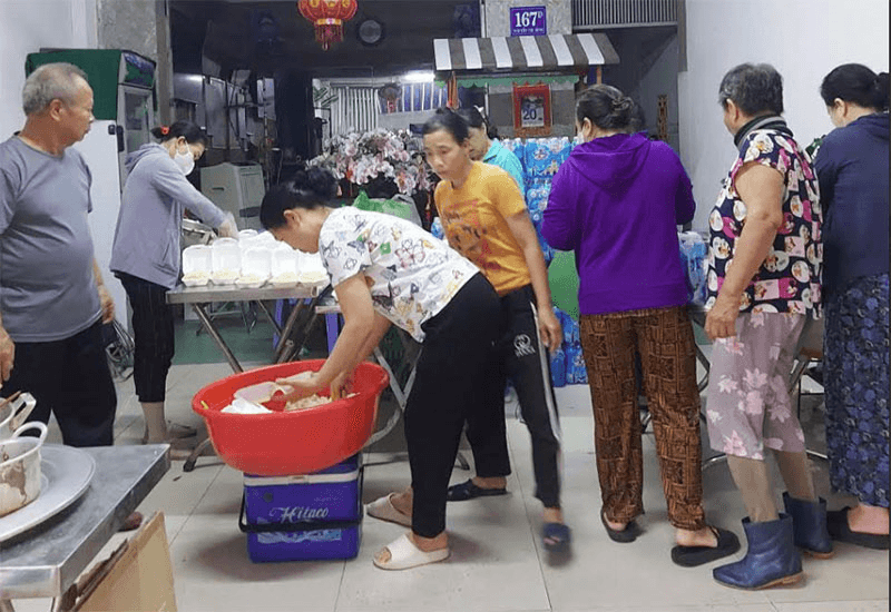 Gia đình Đại tá, cựu chiến binh Đoàn Văn Kiểu tiếp sức đồng bào vùng lũ