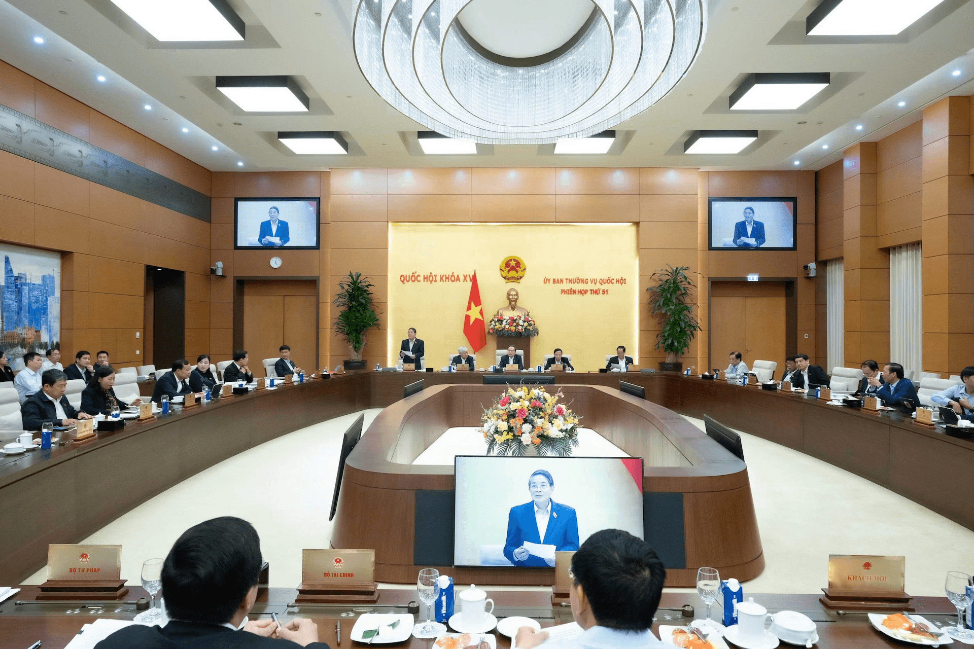 Phiên họp thứ 51 của Ủy ban Thường vụ Quốc hội: Cơ chế, chính sách đặc thù phát triển TP Hồ Chí Minh, Đà Nẵng cần vượt trội, khả thi, có trọng tâm, trọng điểm