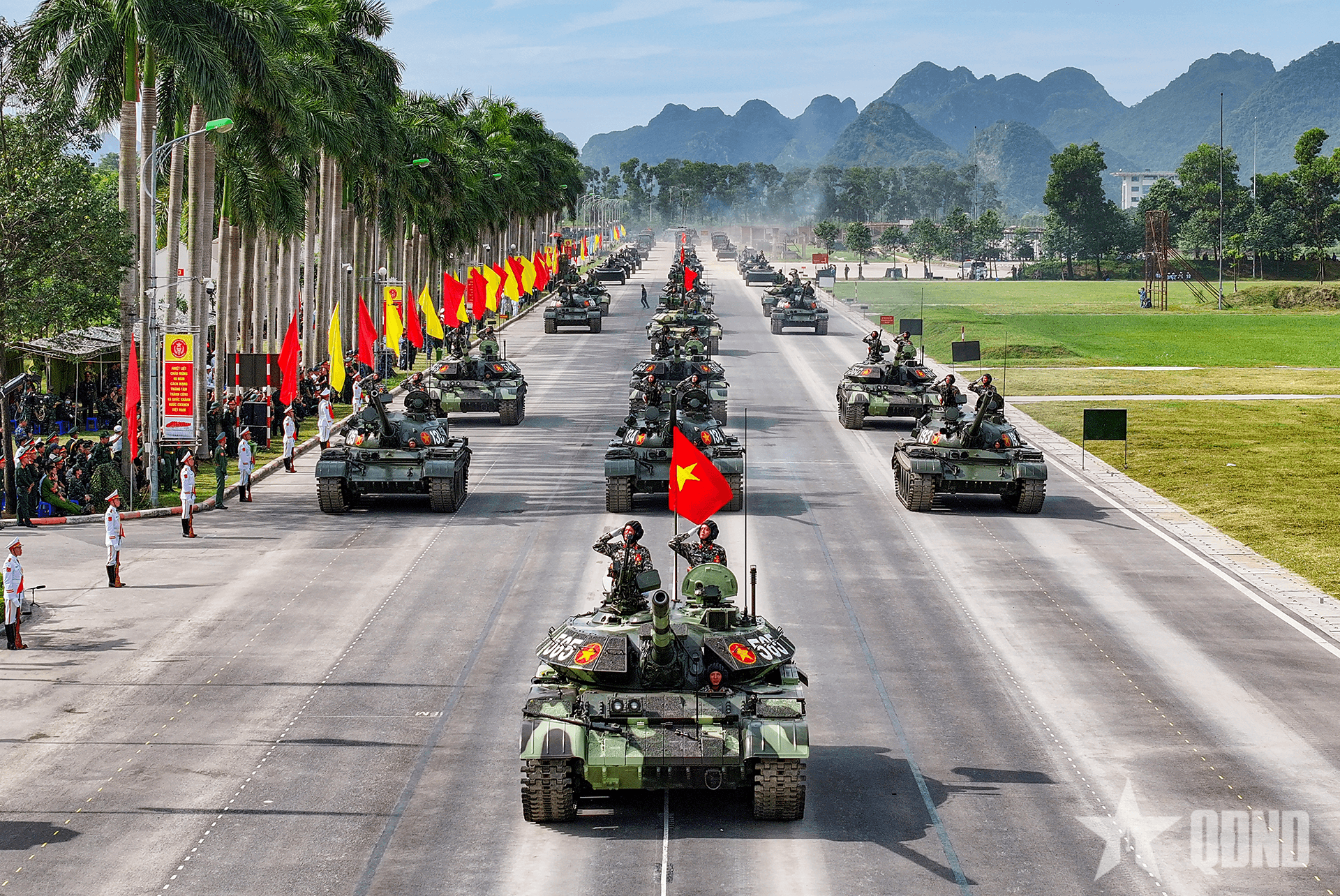 Thao luyện cùng những "pháo đài" thép