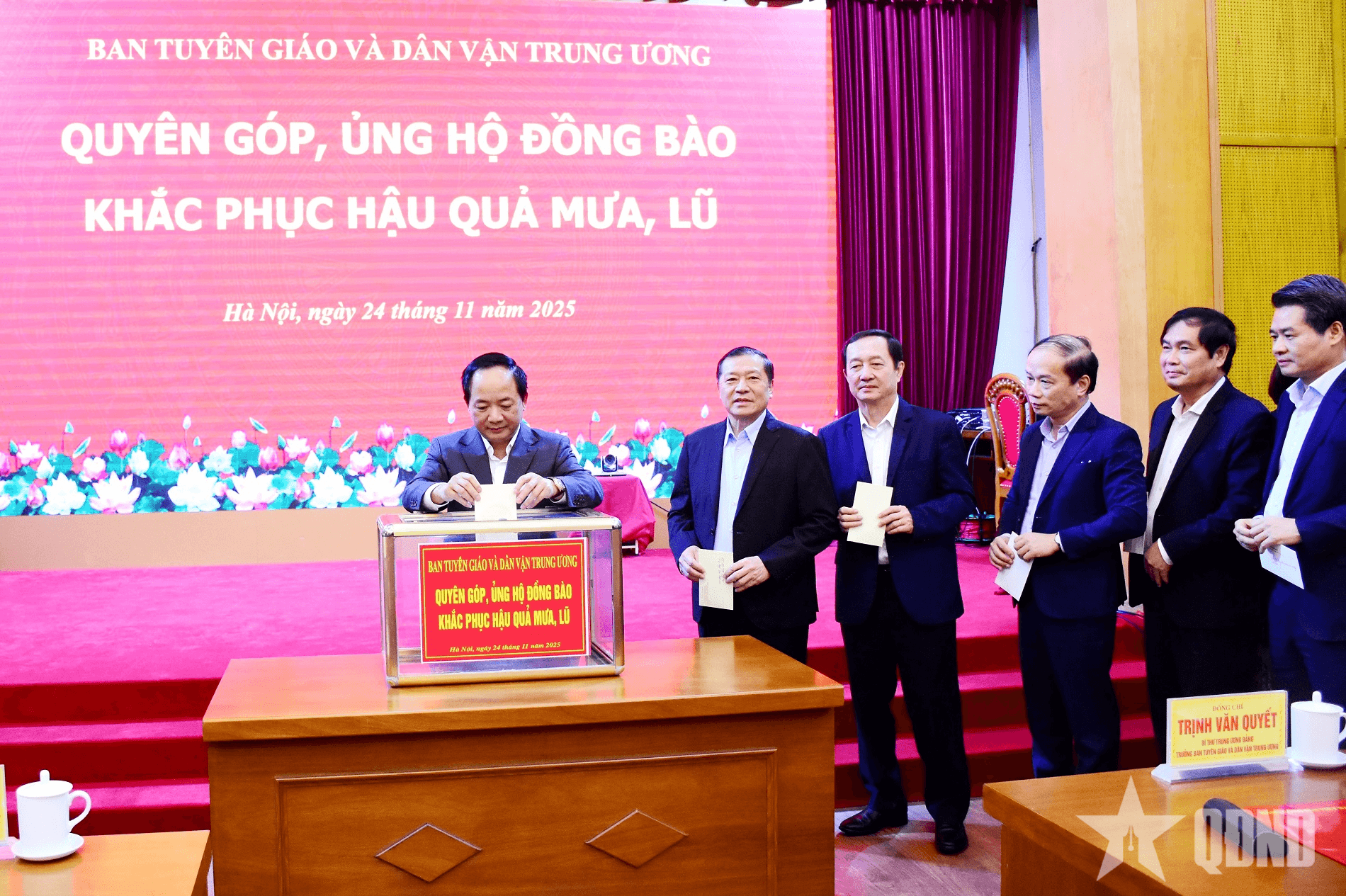 Ban Tuyên giáo và Dân vận Trung ương quyên góp, ủng hộ đồng bào khắc phục hậu quả mưa, lũ