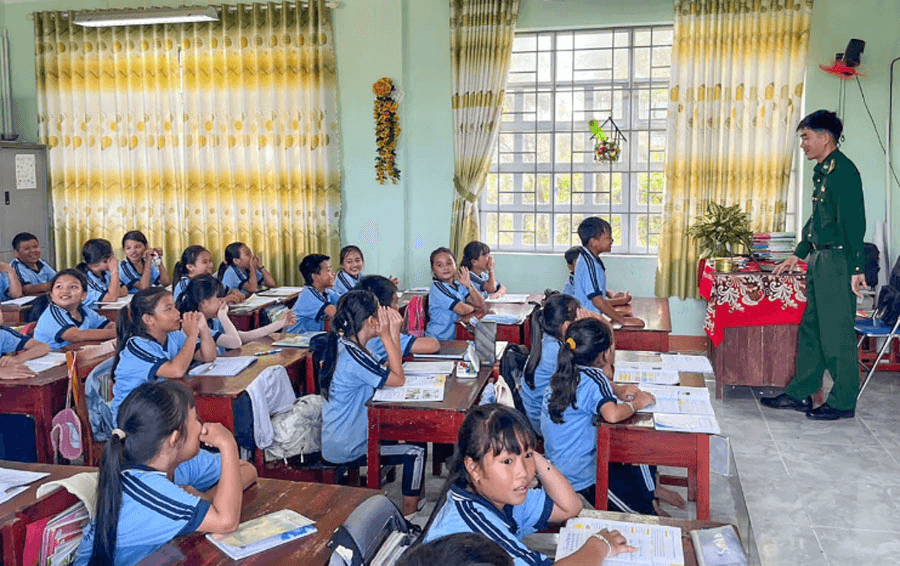 Góp phần nâng cao ý thức pháp luật cho học sinh