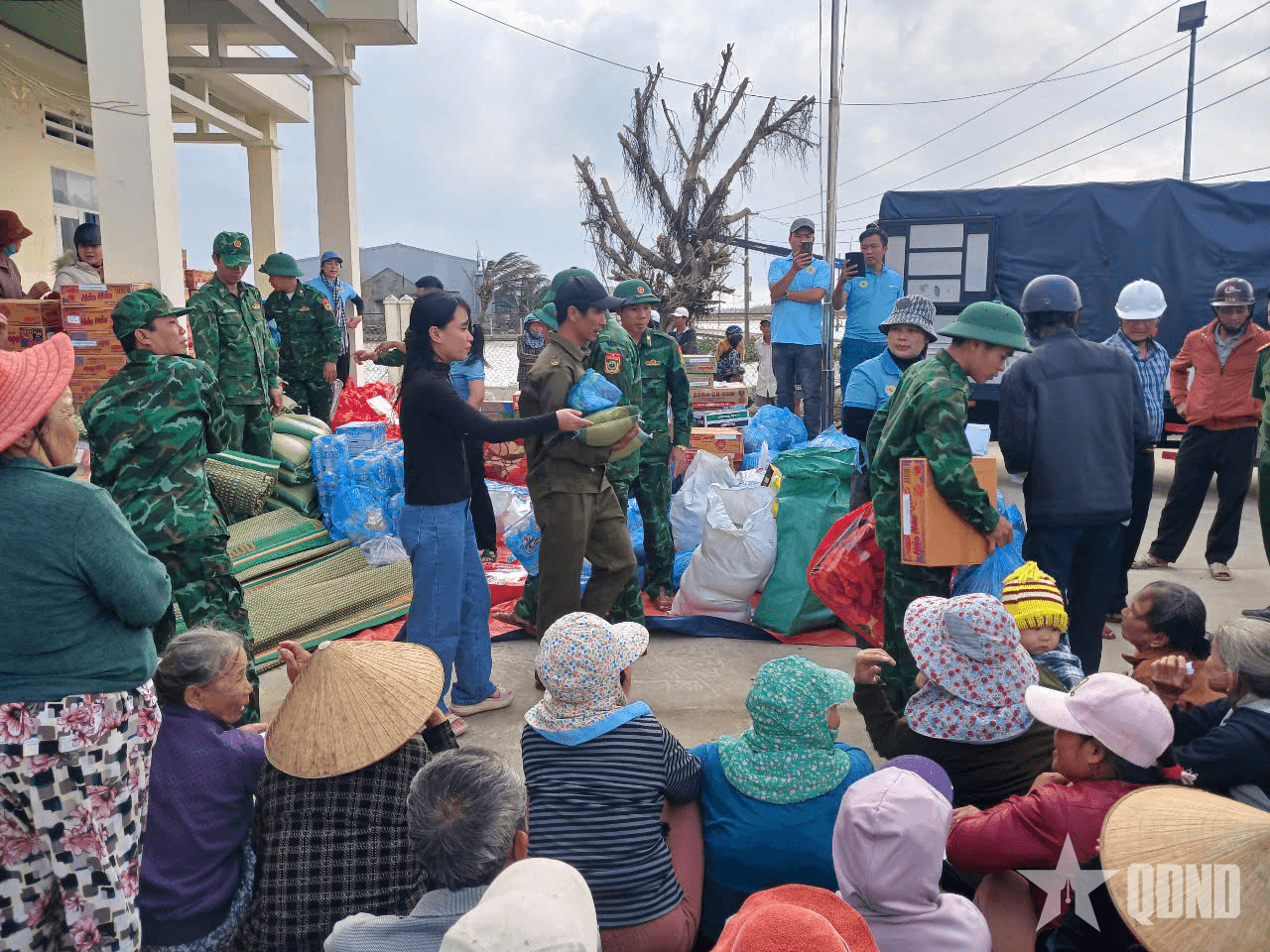 BĐBP tỉnh Gia Lai: Nhiều hoạt động thiết thực giúp đỡ và hỗ trợ nhân dân bị thiệt hại do mưa lũ