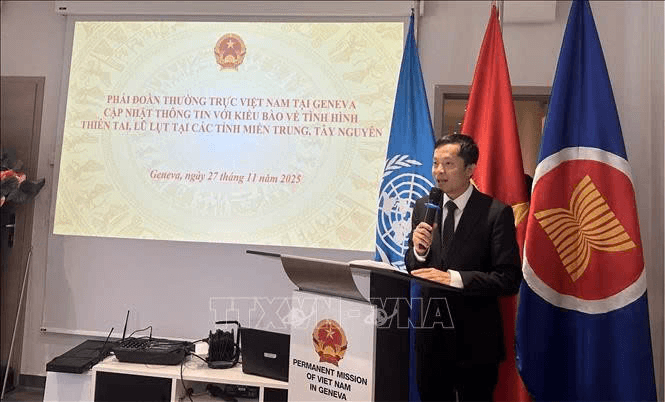 Phái đoàn Thường trực Việt Nam tại Geneva tiếp nhận quyên góp ủng hộ đồng bào vùng lũ miền Trung, Tây Nguyên