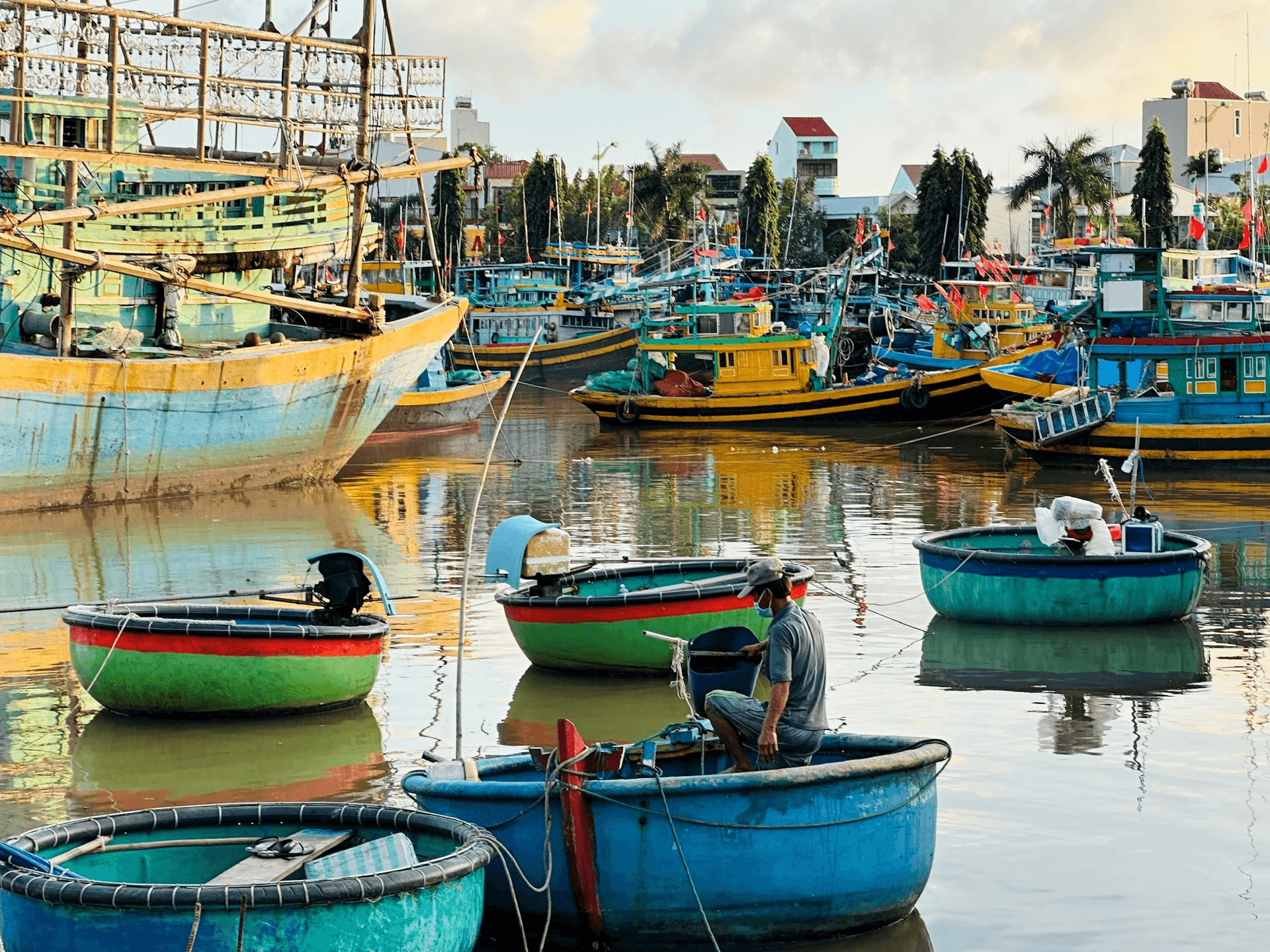 Ứng phó bão số 15 (Koto): Lâm Đồng cấm các phương tiện hoạt động trên biển