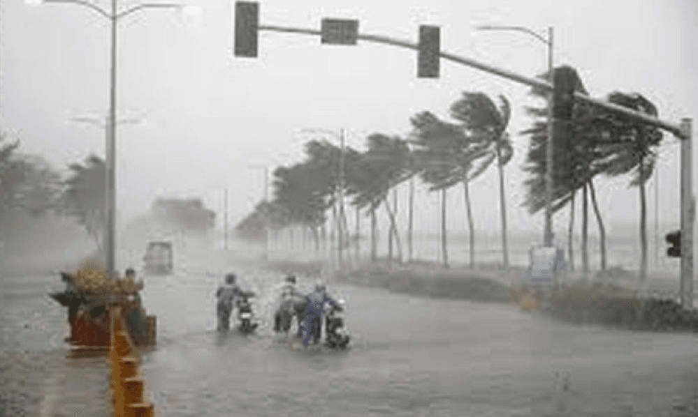 Bão số 15 di chuyển nhanh hơn, giữ nguyên hướng và cường độ