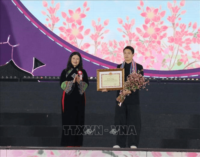 Khai mạc lễ hội hoa Tam giác mạch và vinh danh các danh hiệu du lịch tỉnh Tuyên Quang