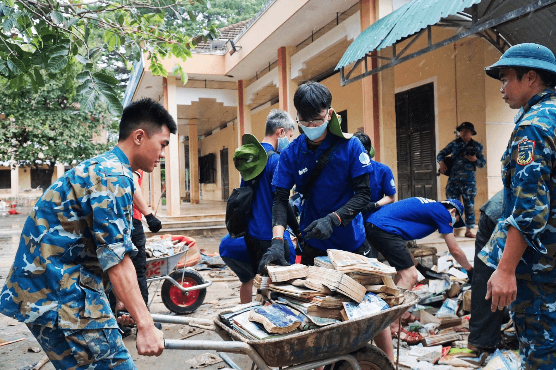 Tuổi trẻ TP Hồ Chí Minh xung kích hỗ trợ người dân vùng lũ