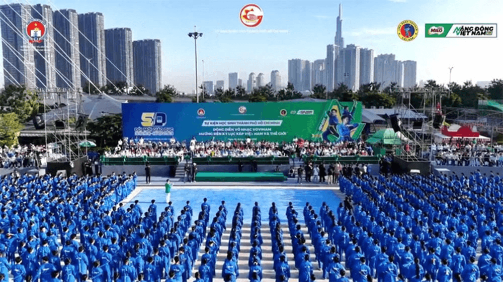 Màn đồng diễn võ nhạc Vovinam của 60.000 học sinh xác lập kỷ lục thế giới