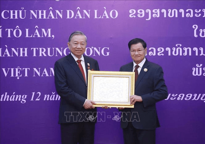 Trao Huân chương Vàng Quốc gia của nước Cộng hòa dân chủ nhân dân Lào tặng Tổng Bí thư Tô Lâm