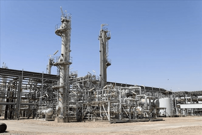 OPEC+ nhất trí giữ nguyên mức sản lượng dầu thô đến hết tháng 12-2026