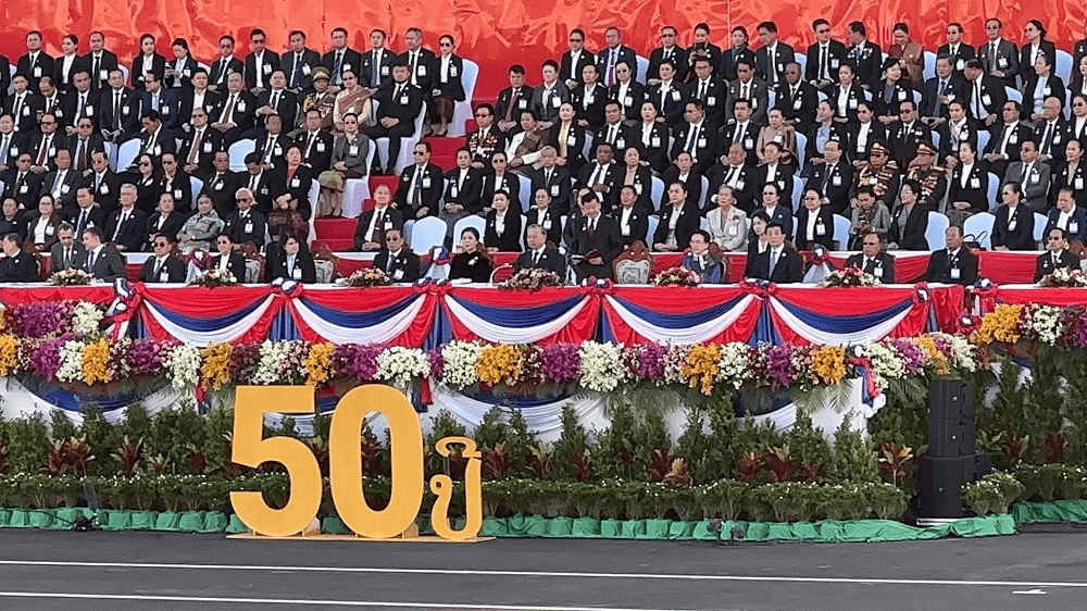 Khoảnh khắc ấn tượng tại Lễ kỷ niệm, diễu binh, diễu hành chào mừng 50 năm Quốc khánh Lào