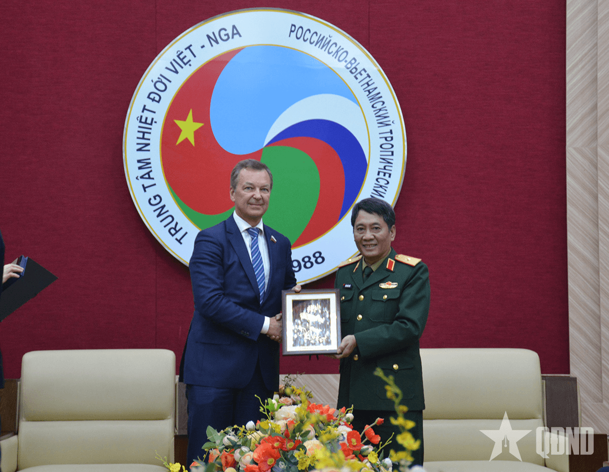 Phó chủ tịch thứ nhất Hội đồng Liên bang Nga thăm Trung tâm Nhiệt đới Việt - Nga