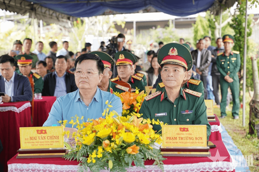 Phó thủ tướng Mai Văn Chính dự Lễ khởi công xây nhà tặng người dân vùng lũ Lâm Đồng