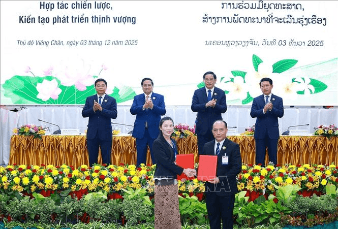 Thủ tướng Phạm Minh Chính và Thủ tướng Lào đồng chủ trì Hội nghị xúc tiến đầu tư Việt Nam - Lào
