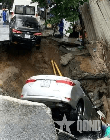 Đà Nẵng: Sụt lún bất ngờ ngay giữa trung tâm thành phố