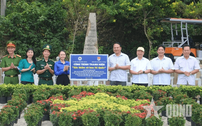 An Giang: Khánh thành công trình “Sắc thắm cờ hoa Tổ quốc”