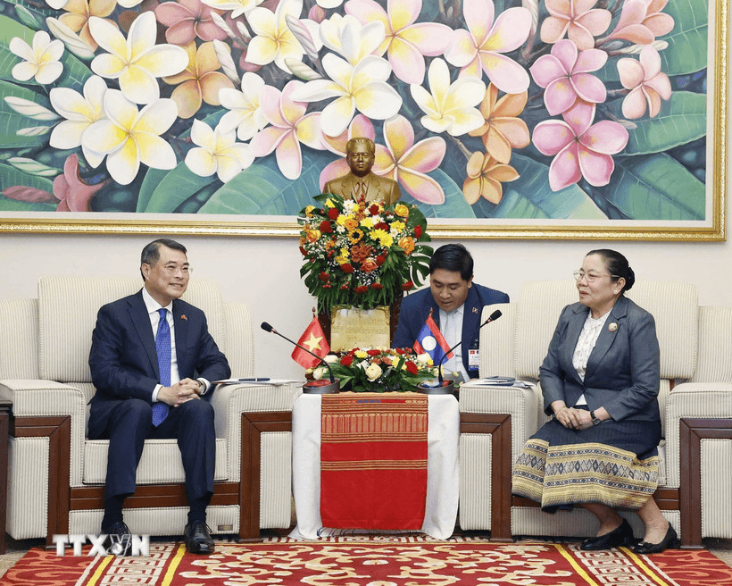 Đồng chí Lê Minh Hưng làm việc với Trưởng ban Tổ chức Trung ương Đảng Nhân dân Cách mạng Lào