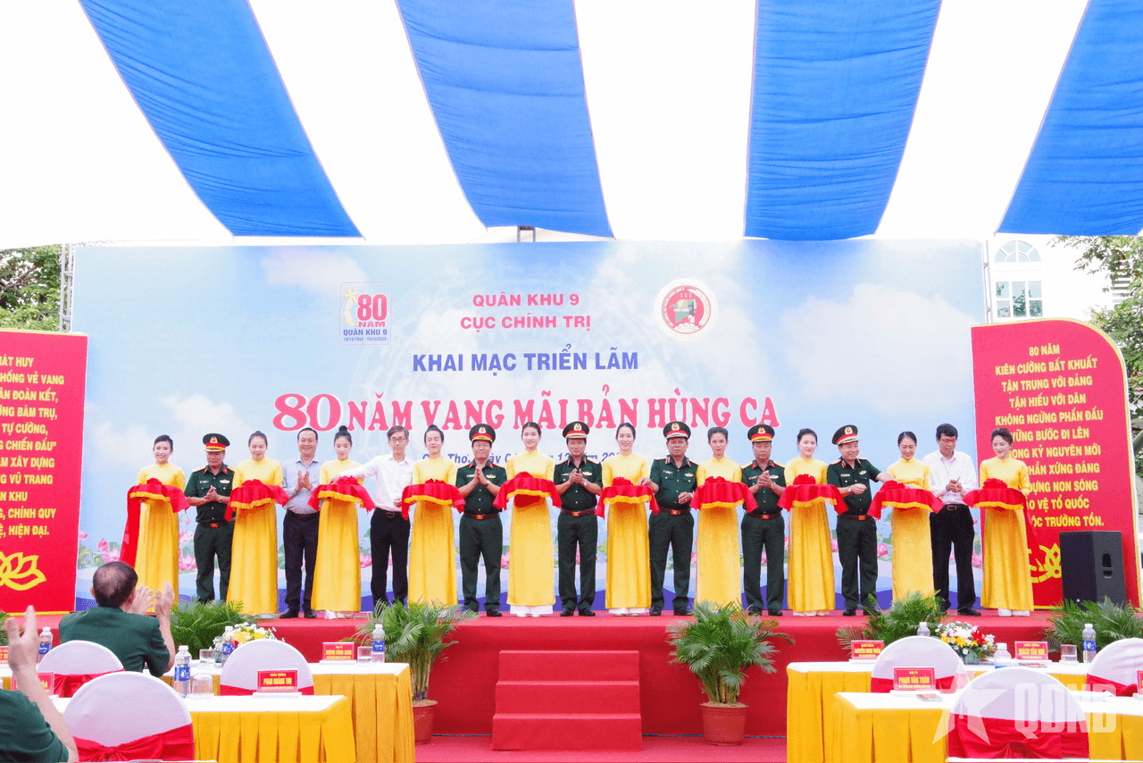 Quân khu 9 khai mạc Triển lãm “80 năm vang mãi bản hùng ca”