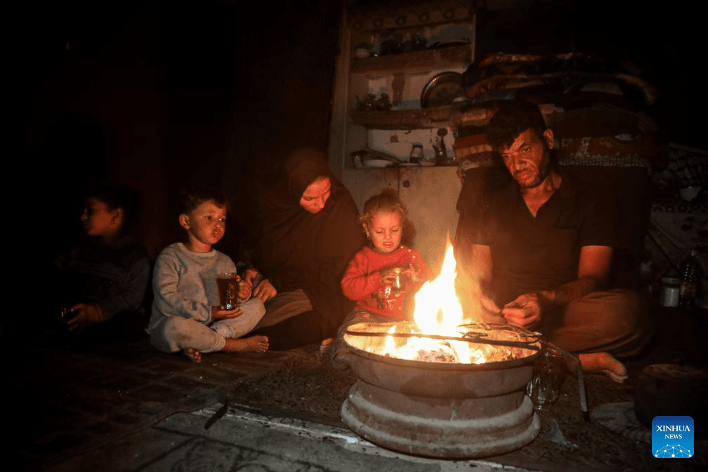 Người dân Gaza chật vật trong cảnh thiếu điện