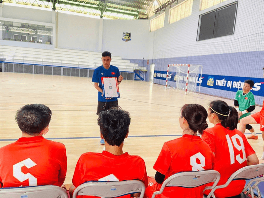 Ghế nóng: Áp lực nặng vai